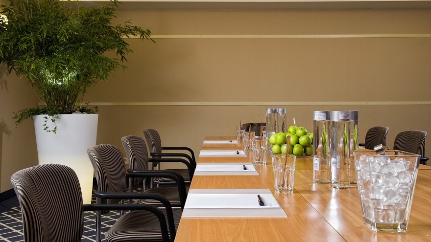 Tagungsraum Bad Steben Blocktafel relexa hotel Berlin - Tagungsraum Bad Steben Blocktafel